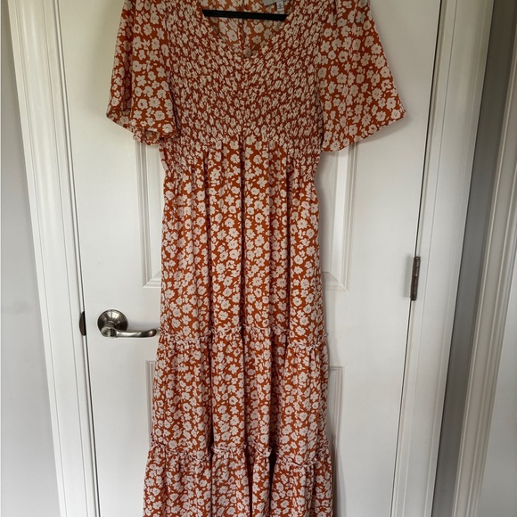 Peach Floral Tiered Maternity Midi Dress - Picture 2 of 3